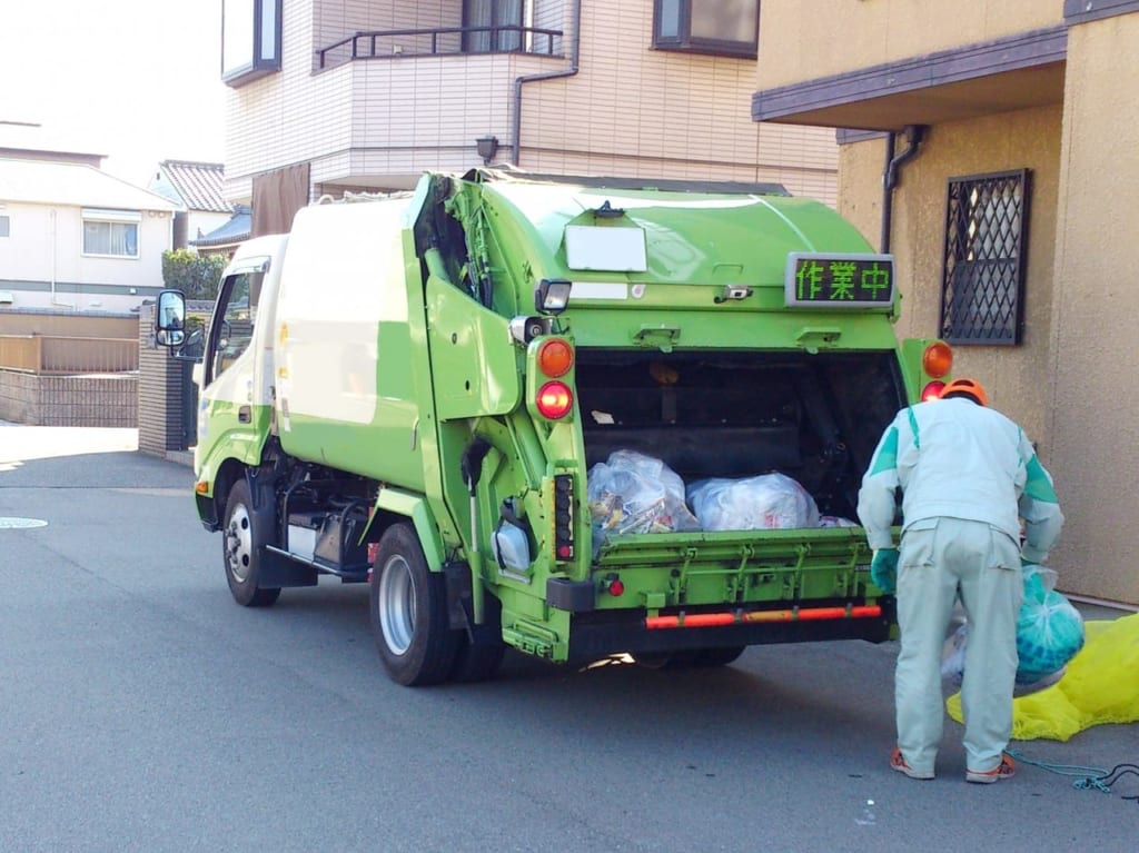 ゴミ収集車